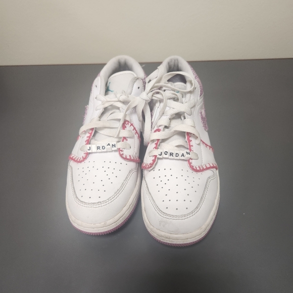 NIKE AIR JORDAN LOW WHITE LIGHT BORDEUAX GS SIZE